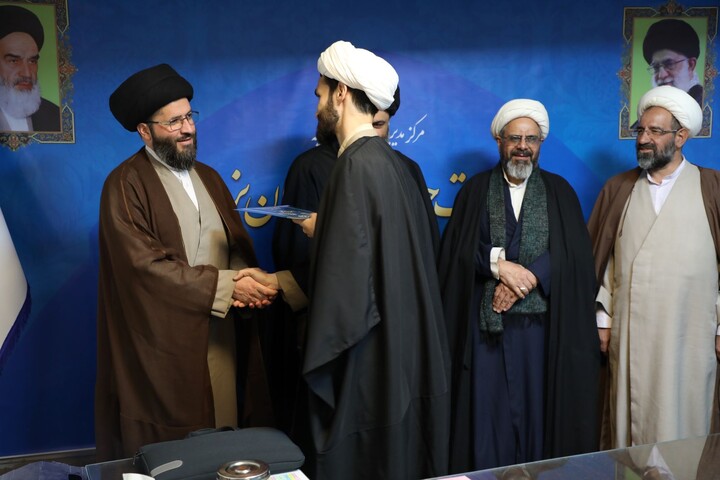 تصاویر/ تقدیر از طلاب برتر مسابقات علمی استانی و راهیافته به مرحله کشوری