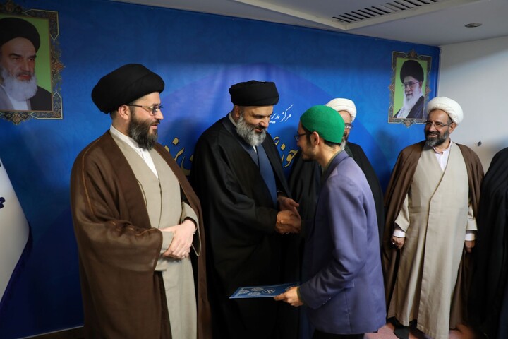 تصاویر/ تقدیر از طلاب برتر مسابقات علمی استانی و راهیافته به مرحله کشوری