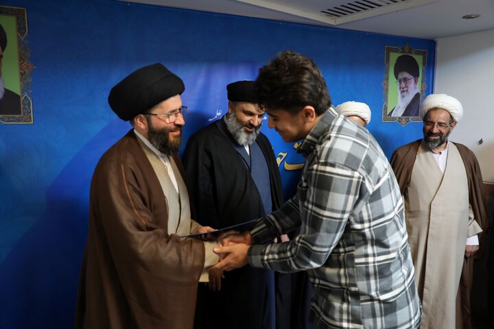 تصاویر/ تقدیر از طلاب برتر مسابقات علمی استانی و راهیافته به مرحله کشوری