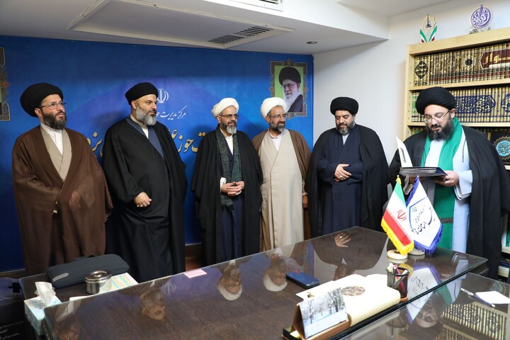 تصاویر/ تقدیر از طلاب برتر مسابقات علمی استانی و راهیافته به مرحله کشوری