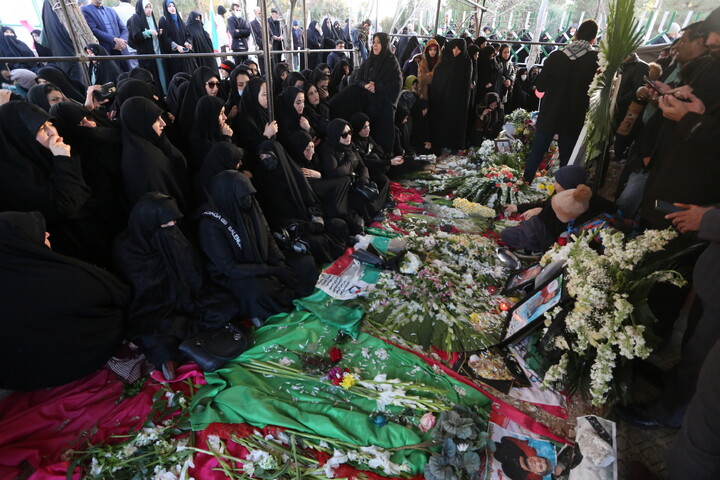 تصاویر / مراسم بزرگداشت شهدای مدافع امنیت اغتشاشات اخیر اصفهان