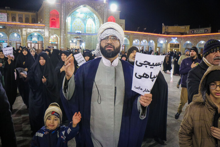 تصاویر/ اقامه دسته عزاداری شهادت امام موسی کاظم (ع) از مساجد سطح شهر به سمت حرم بانوی کرامت