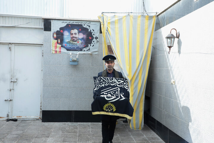 تصاویر/ تکریم خانواده شهیدان مدافع حرم با حضور خادمین حرم حضرت موسی مبرقع(ع)و اهالی رسانه