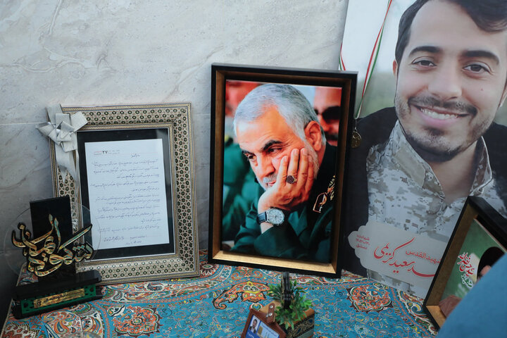 تصاویر/ تکریم خانواده شهیدان مدافع حرم با حضور خادمین حرم حضرت موسی مبرقع(ع)و اهالی رسانه