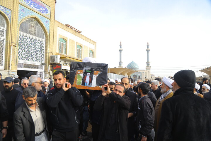 تصاویر/ مراسم تشییع  پیکر حجت الاسلام والمسلمین مجتبی بروجردی پدر شهید عیسی بروجردی