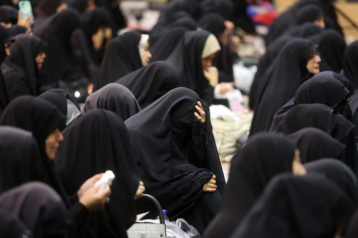 না-মাহরামের উপস্থিতিতে নারীদের মার্সিয়াখনির শরয়ী বিধান