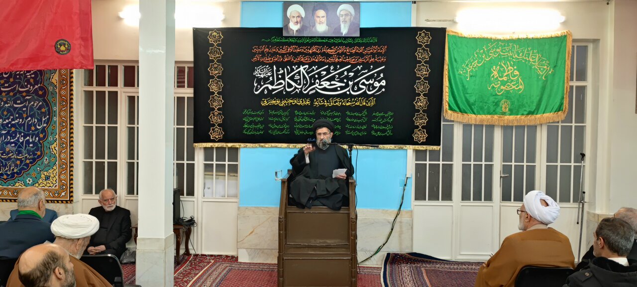 تشویق مردم به کسب علم و هدایت آنان از نقاط درخشان دوران امام هفتم(ع) است