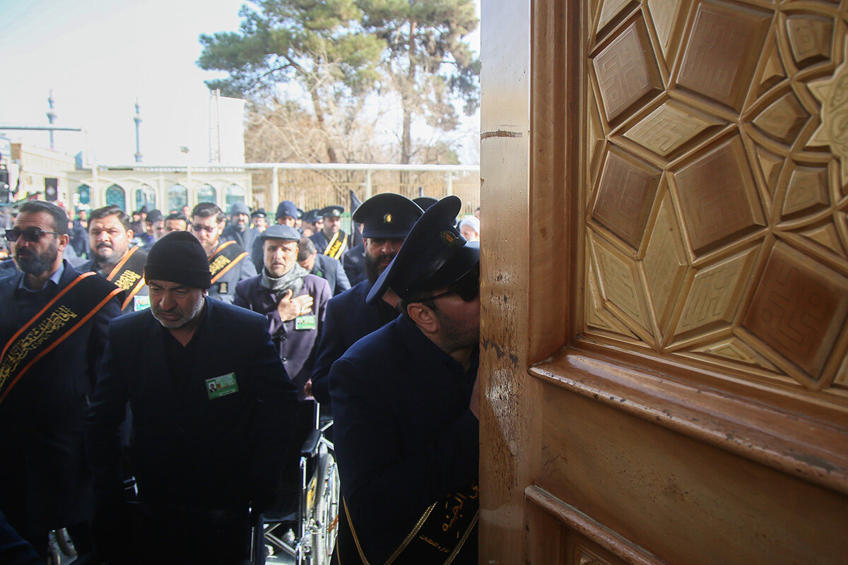 دسته عزای خادمان کریمه اهل بیت(س) در سوگ امام موسی کاظم(ع) + تصاویر