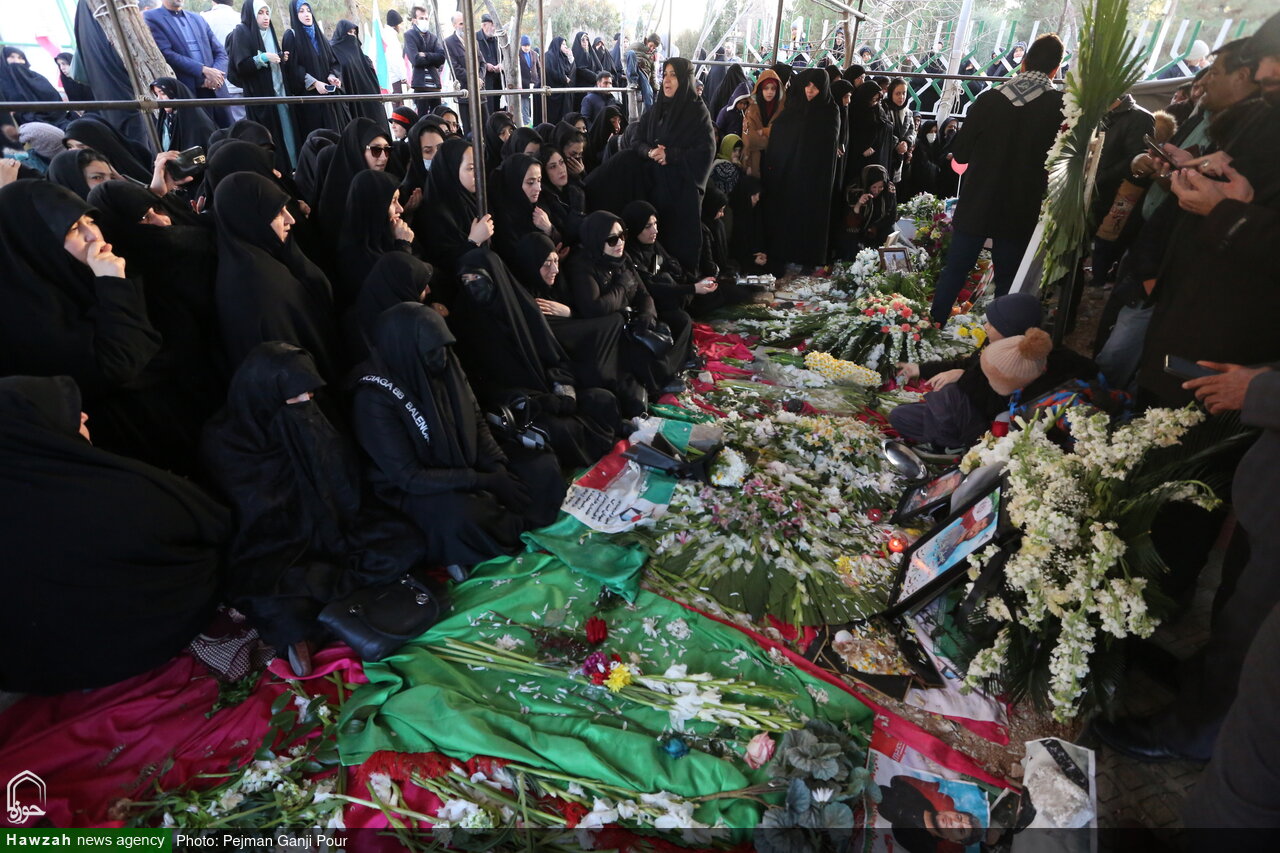 تصاویر / مراسم بزرگداشت شهدای مدافع امنیت اغتشاشات اخیر اصفهان