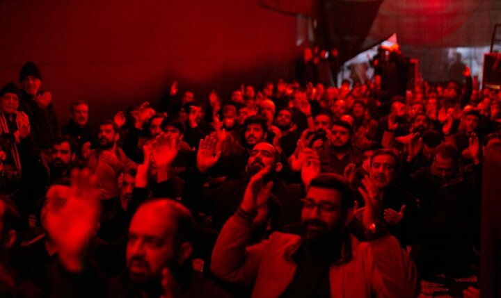 تصاویر/ مراسم عزاداری در حسینیه موج الحسین(ع) پس از حملات تروریستی