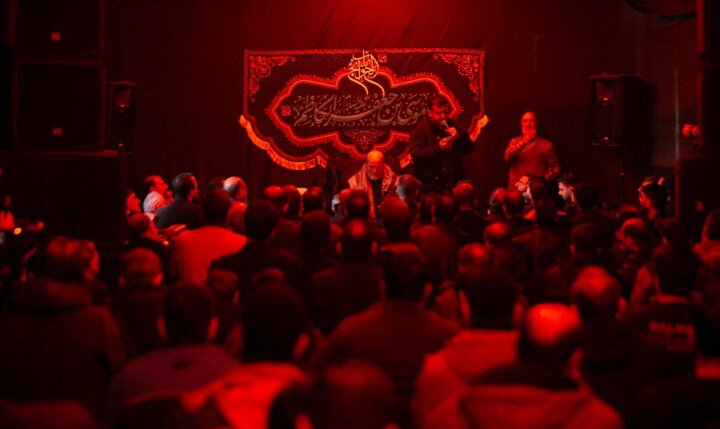 تصاویر/ مراسم عزاداری در حسینیه موج الحسین(ع) پس از حملات تروریستی