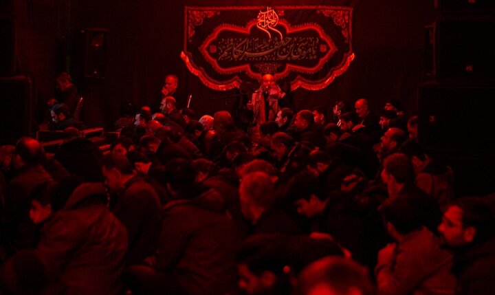 تصاویر/ مراسم عزاداری در حسینیه موج الحسین(ع) پس از حملات تروریستی