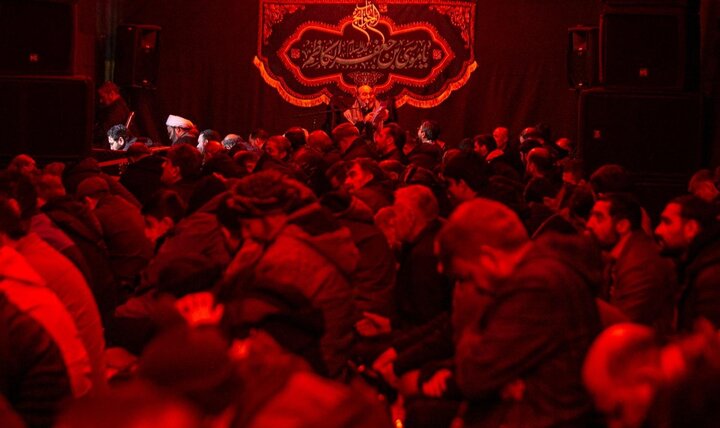 تصاویر/ مراسم عزاداری در حسینیه موج الحسین(ع) پس از حملات تروریستی
