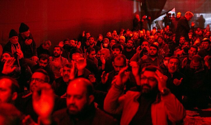 تصاویر/ مراسم عزاداری در حسینیه موج الحسین(ع) پس از حملات تروریستی