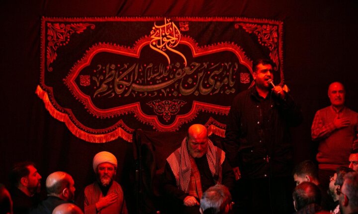 تصاویر/ مراسم عزاداری در حسینیه موج الحسین(ع) پس از حملات تروریستی