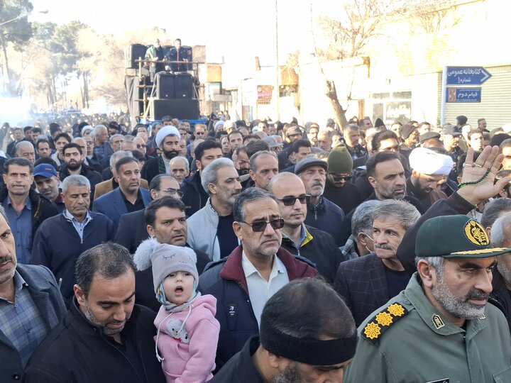 تصاویر؛تشییع پیکر سرباز وطن شهید مدافع امنیت حاج محسن حاجی زاده بیدگلی در اران وبیدگل