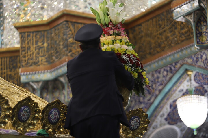 گل آرایی ضریح حرم حضرت معصومه(س) به مناسبت عید مبعث