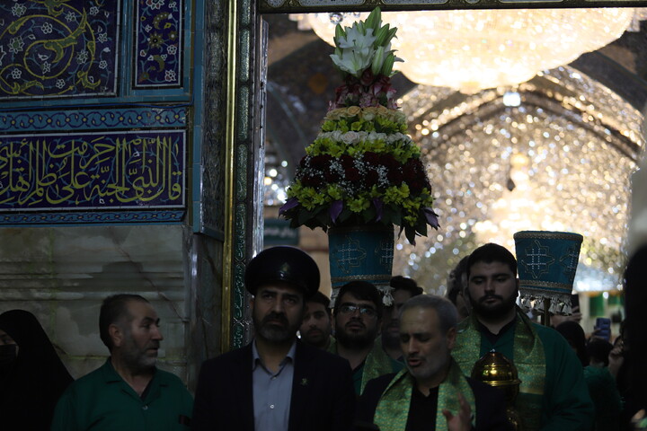 گل آرایی ضریح حرم حضرت معصومه(س) به مناسبت عید مبعث