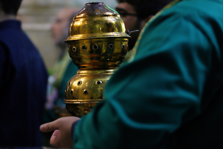 گل آرایی ضریح حرم حضرت معصومه(س) به مناسبت عید مبعث