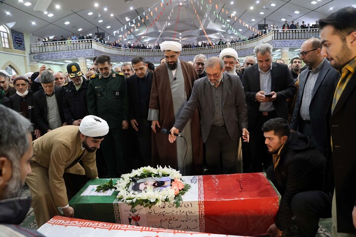 تصاویر / تشییع دو شهید اغتشاشات اخیر در همدان