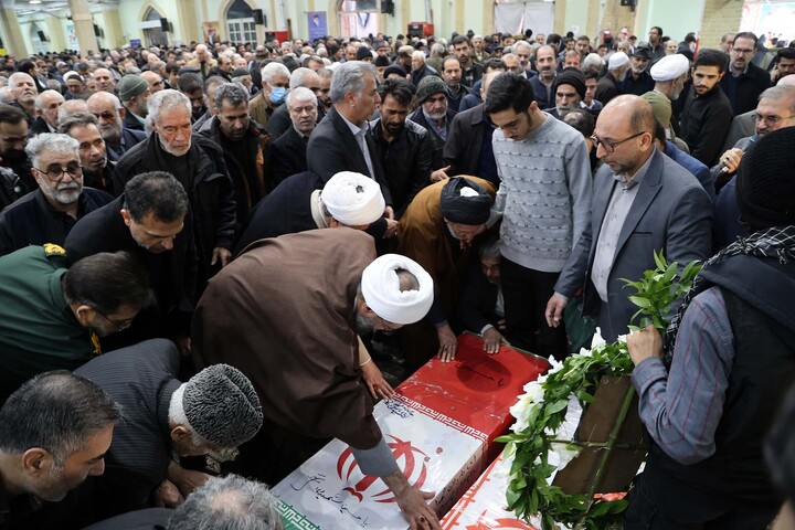 تصاویر / تشییع دو شهید اغتشاشات اخیر در همدان