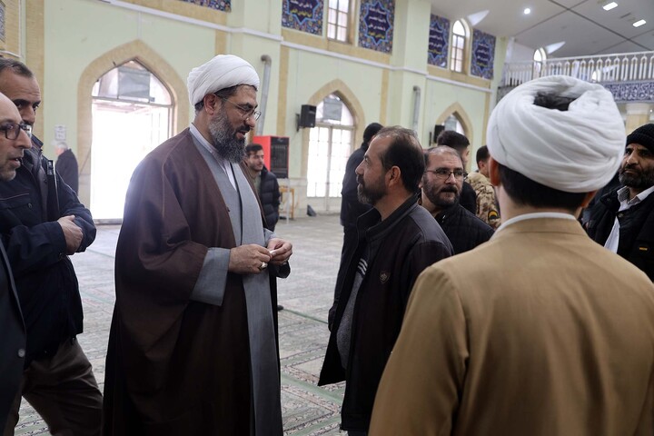 تصاویر / گفت و گوی امام جمعه همدان نمازگزاران