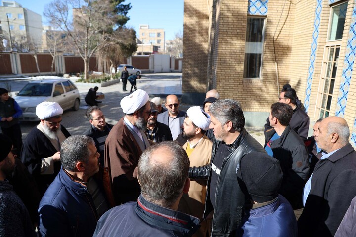 تصاویر / گفت و گوی امام جمعه همدان نمازگزاران