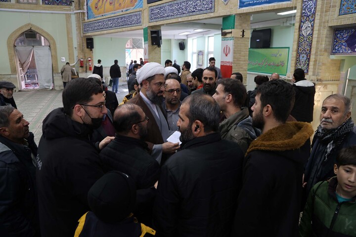 تصاویر / گفت و گوی امام جمعه همدان نمازگزاران