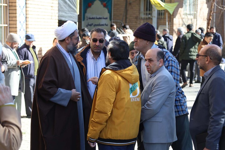 تصاویر / گفت و گوی امام جمعه همدان نمازگزاران