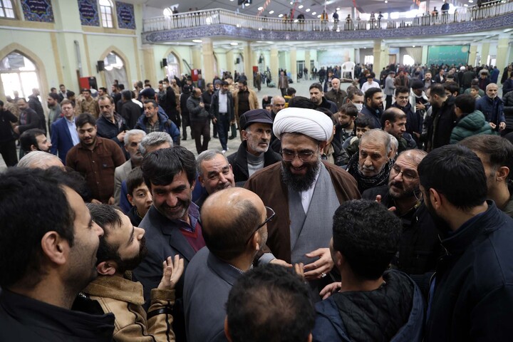 تصاویر / گفت و گوی امام جمعه همدان نمازگزاران