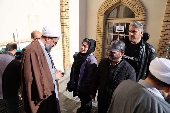 تصاویر / گفت و گوی امام جمعه همدان نمازگزاران