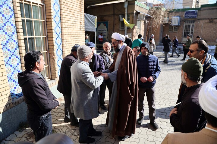 تصاویر / گفت و گوی امام جمعه همدان نمازگزاران