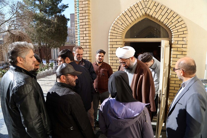 تصاویر / گفت و گوی امام جمعه همدان نمازگزاران