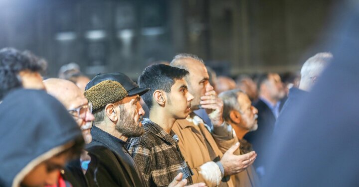 تصاویر/ اقامه باشکوه نماز جمعه پرند در مسجد سوخته در آتش کینه اغتشاشگران