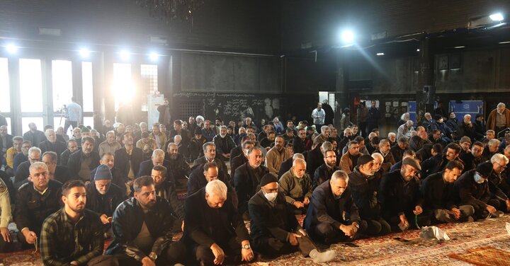 تصاویر/ اقامه باشکوه نماز جمعه پرند در مسجد سوخته در آتش کینه اغتشاشگران