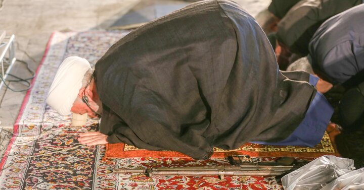 تصاویر/ اقامه باشکوه نماز جمعه پرند در مسجد سوخته در آتش کینه اغتشاشگران