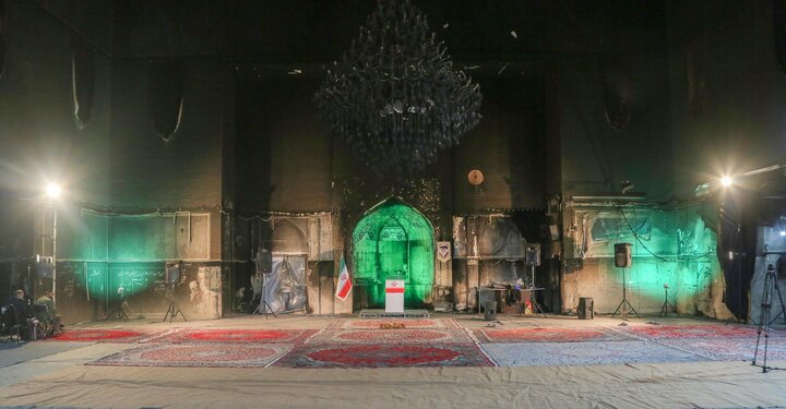 تصاویر/ اقامه باشکوه نماز جمعه پرند در مسجد سوخته در آتش کینه اغتشاشگران