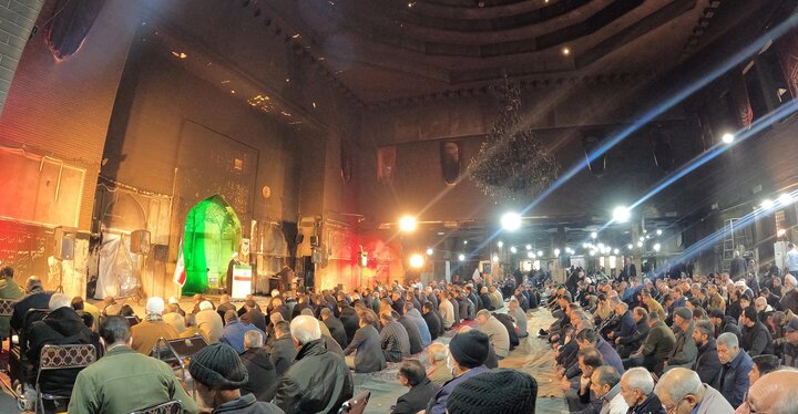 تصاویر/ اقامه باشکوه نماز جمعه پرند در مسجد سوخته در آتش کینه اغتشاشگران