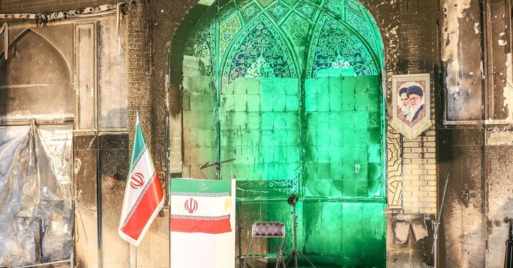 تصاویر/ اقامه باشکوه نماز جمعه پرند در مسجد سوخته در آتش کینه اغتشاشگران