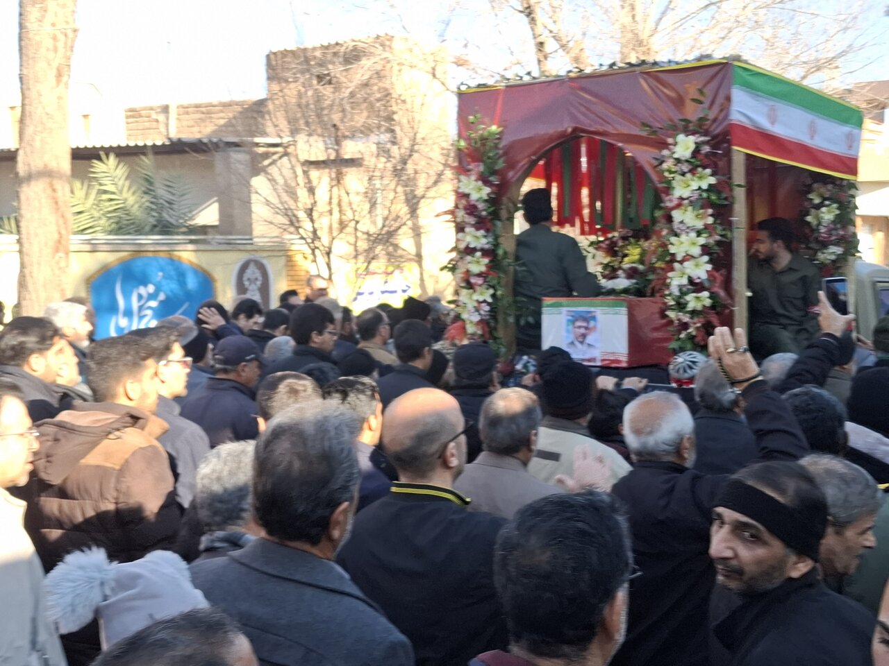 فیلم | تشییع پیکر شهید مدافع امنیت حاج محسن حاجی زاده بیدگلی