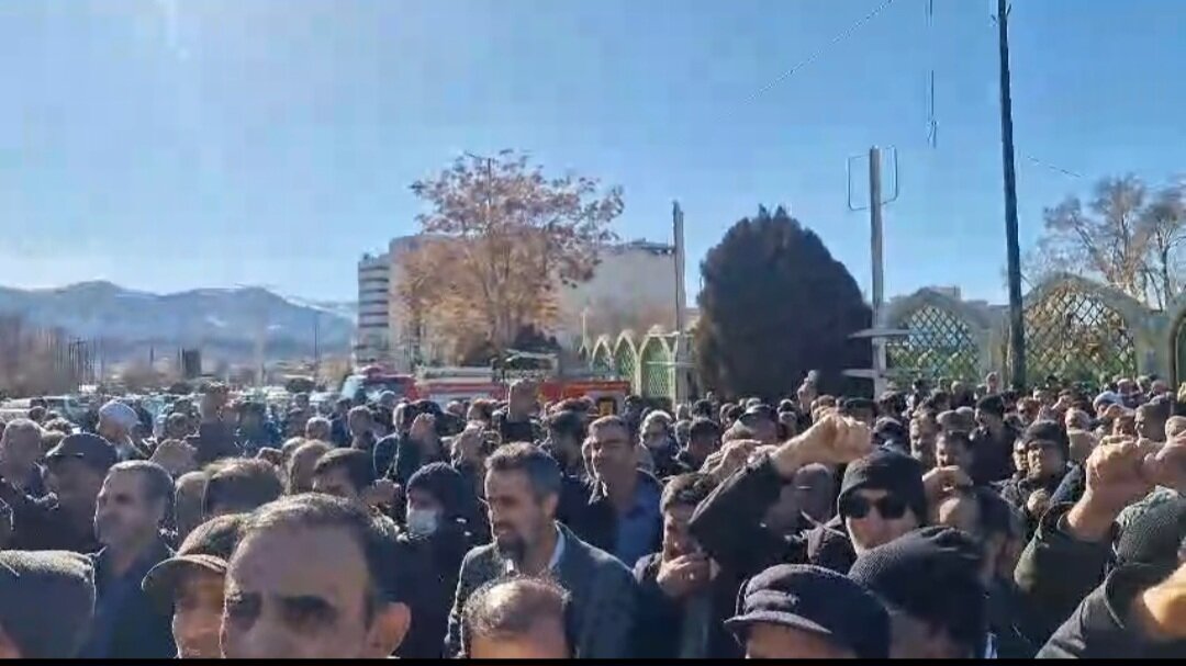 فیلم| خروش مجدد اراکی ها در محکومیت اقدامات تروریستی اغتشاشگران