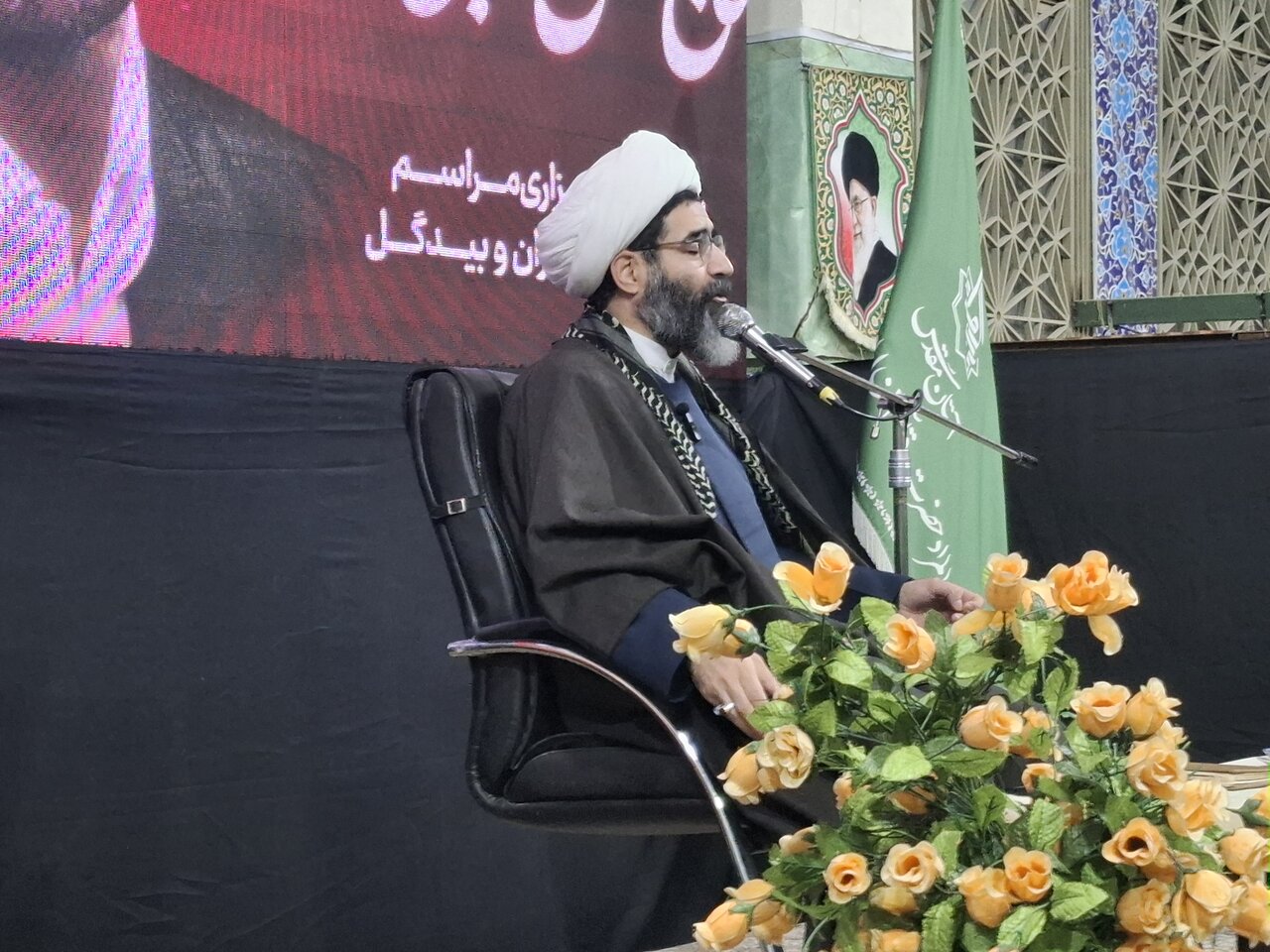 پیکر شهید مدافع امنیت در آران و بیدگل به خاک سپرده شد+عکس