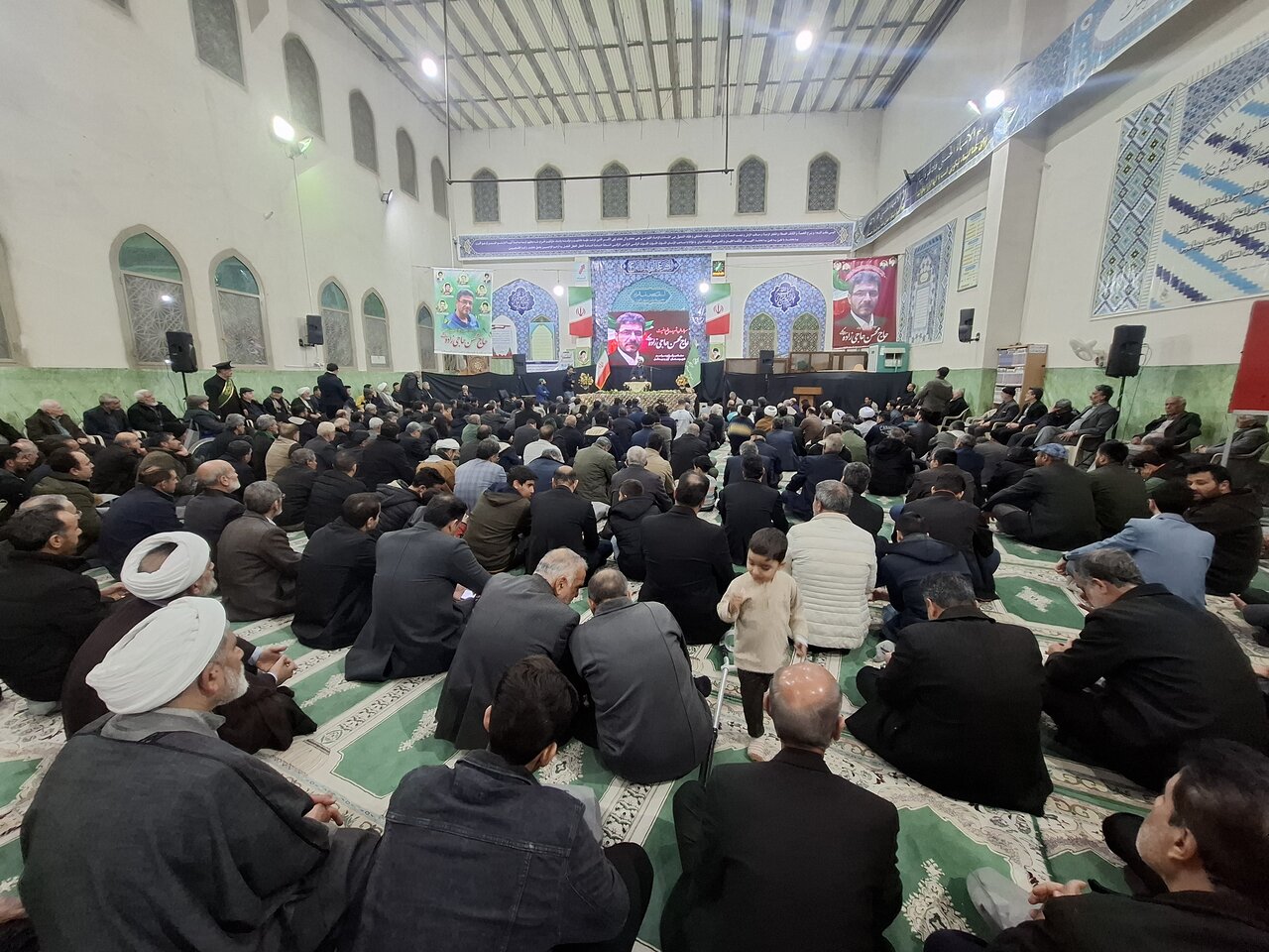 پیکر شهید مدافع امنیت در آران و بیدگل به خاک سپرده شد+عکس