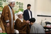 صور/ عدد من الطلاب يتشرفون بلبس العمائم على يدي آية الله العظمى مكارم الشيرازي