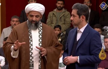 عمامه و چادر نماد دین است