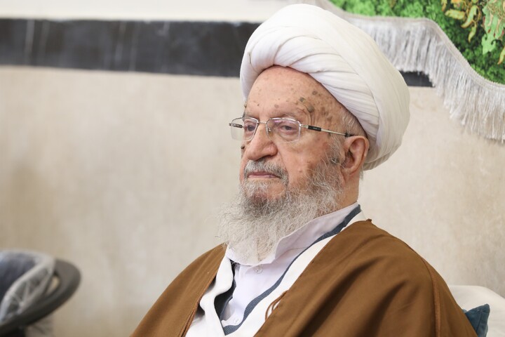 تصاویر/ مراسم عمامه گذاری طلاب توسط آیت الله العظمی مکارم شیرازی