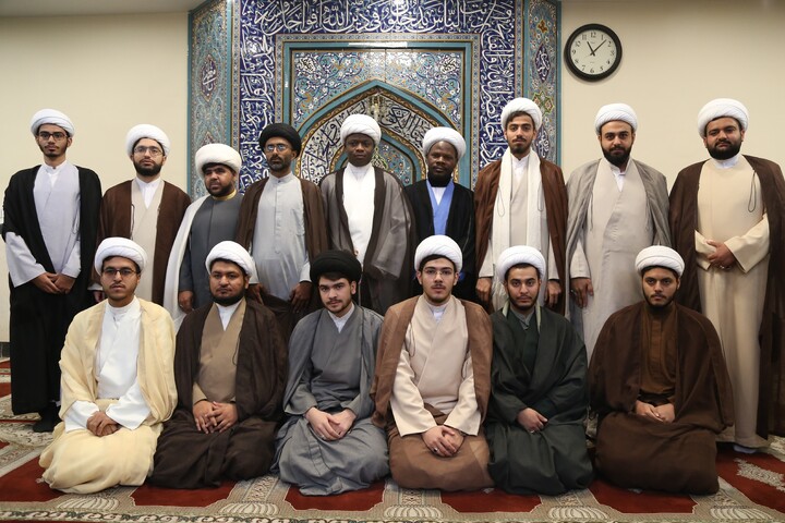 تصاویر/ مراسم عمامه گذاری طلاب توسط آیت الله العظمی مکارم شیرازی