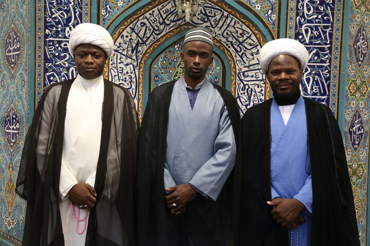 تصاویر/ مراسم عمامه گذاری طلاب توسط آیت الله العظمی مکارم شیرازی