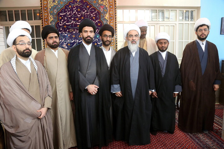 تصاویر/ مراسم جشن و عمامه گذاری طلاب