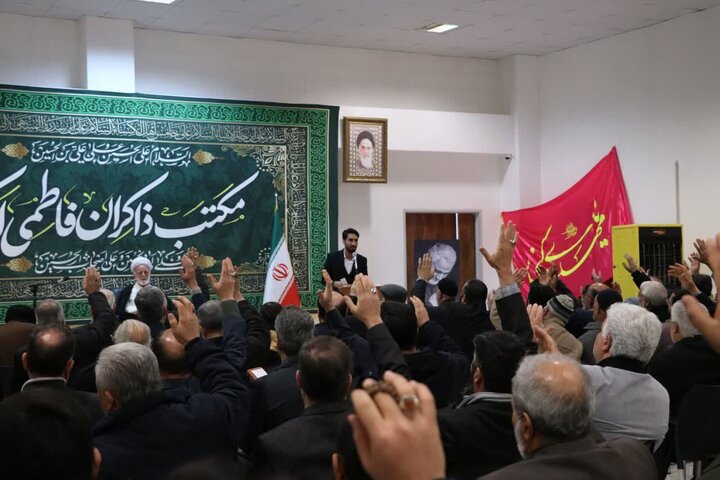 تصاویر/دیدار ذاکران فاطمی با نماینده ولی فقیه در استان مرکزی